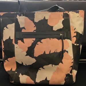 Lululemon out & about tote